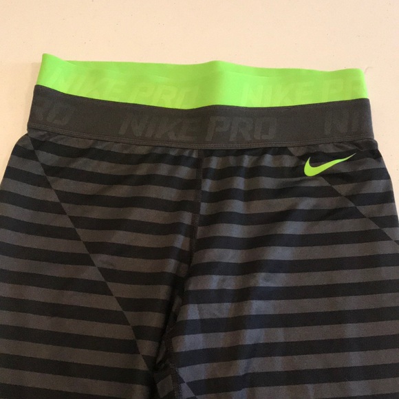 Nike Pro Leggings - Picture 2 of 2